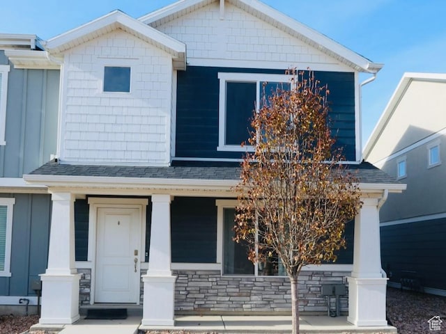view of front of property