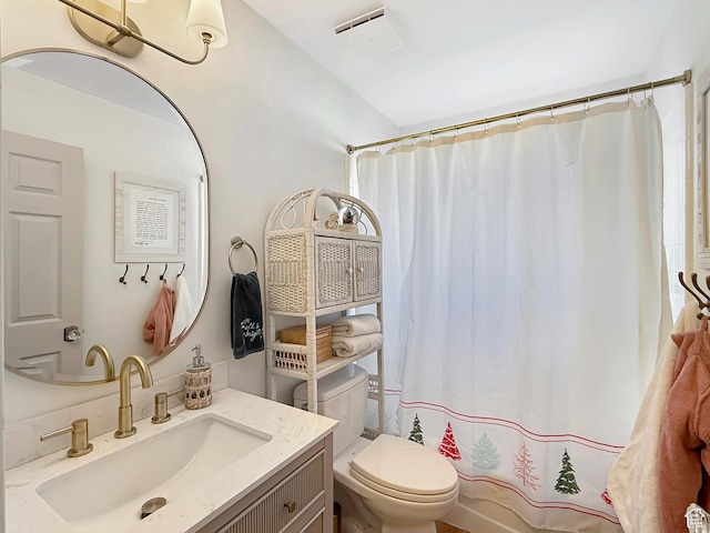 full bath with toilet, a shower with curtain, and vanity