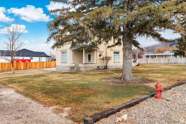 view of front of property with a front yard