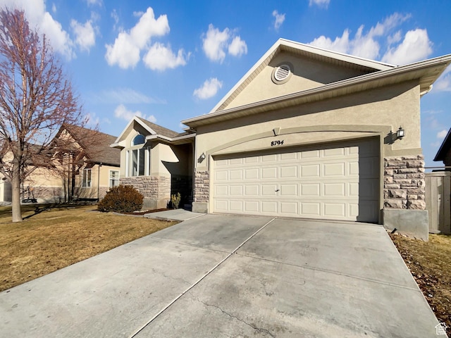 view of front facade featuring a garage