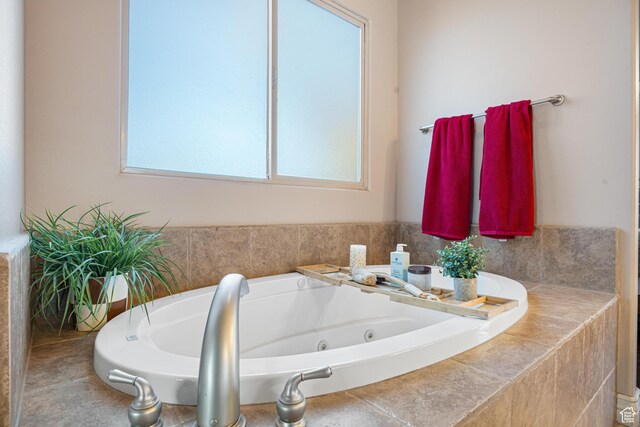 2371 E 2830 S, St George, UT 84790 - bathroom featuring a bathtub and a wealth of natural light