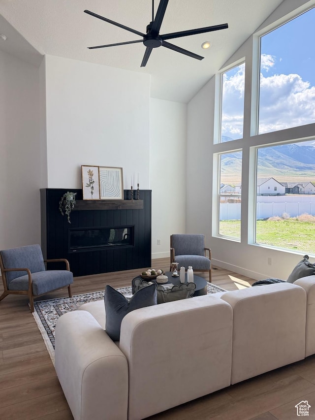 1520 E Parker Ln Unit 422, Lake Point, UT 84074 - living area featuring recessed lighting, ceiling fan, and wood finished floors