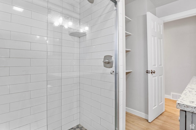 512 N 100 E, Orem, UT 84057 - bathroom featuring a tile shower and wood-type flooring