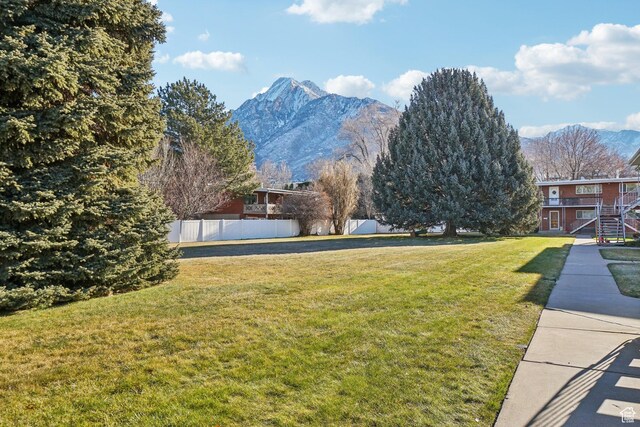 view of yard with a mountain view
