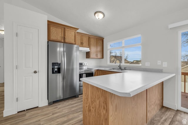 256 Bubbling Brook Ln, Draper, UT 84020 - kitchen with sink, light hardwood / wood-style flooring, kitchen peninsula, vaulted ceiling, and appliances with stainless steel finishes
