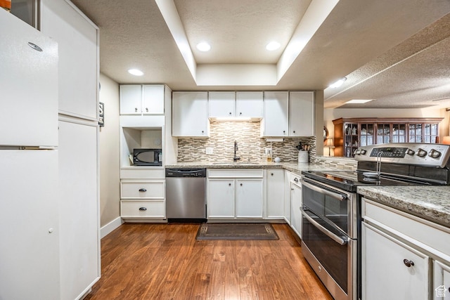 395 W 400 N Unit 39, Bountiful, UT 84010 - kitchen with a sink, a textured ceiling, wood finished floors, and stainless steel appliances