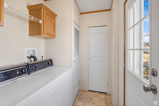 laundry room with cabinets and independent washer and dryer