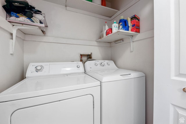 3565 E Summer Estates Cir, Cottonwood Heights, UT 84121 - laundry room with washer and clothes dryer