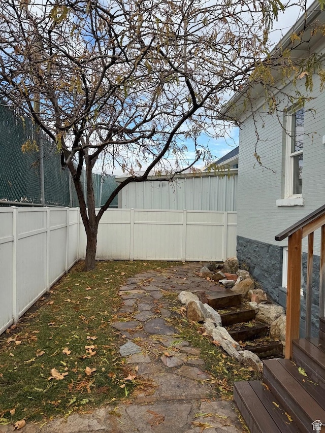 211 N 200 W, Salt Lake City, UT 84103 - view of yard
