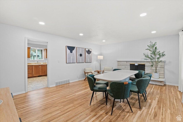 2660 W 10950 S, South Jordan, UT 84095 - dining area with light hardwood / wood-style floors and sink