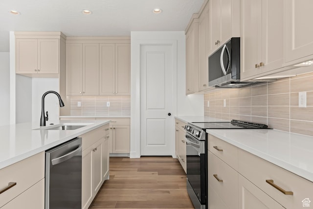 2149 W 3930 S, Hurricane, UT 84737 - kitchen with appliances with stainless steel finishes, a sink, light countertops, light wood-style floors, and recessed lighting
