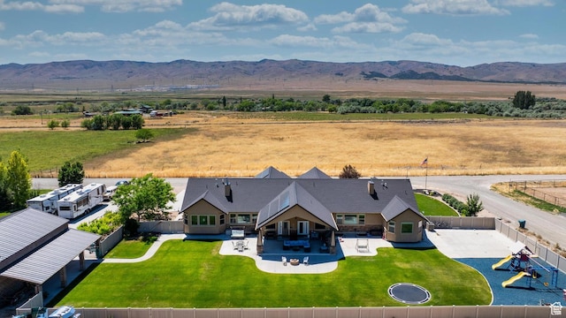 birds eye view of property featuring a mountain view