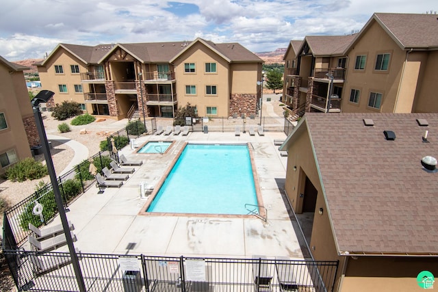 2511 Redcliff Rd Unit 1D, Moab, UT 84532 - community pool featuring a community hot tub and a patio