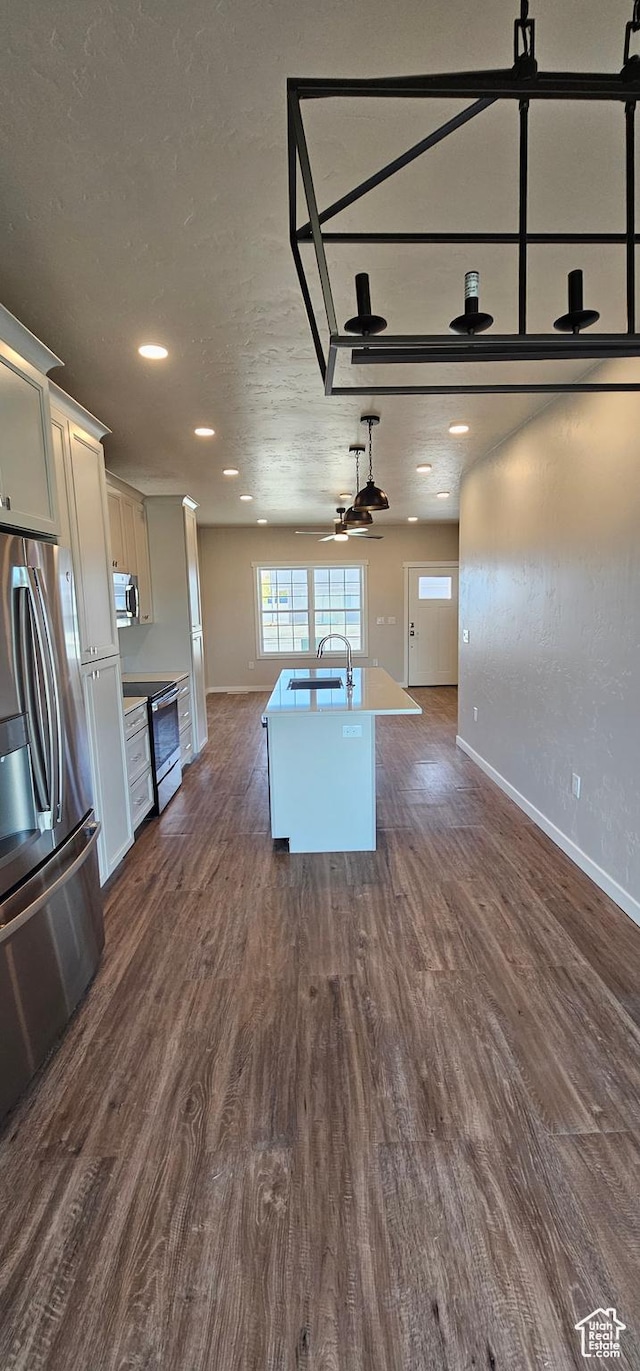868 N 1880 E Unit 71, Price, UT 84501 - kitchen featuring white cabinets, appliances with stainless steel finishes, dark hardwood / wood-style floors, and a kitchen island with sink