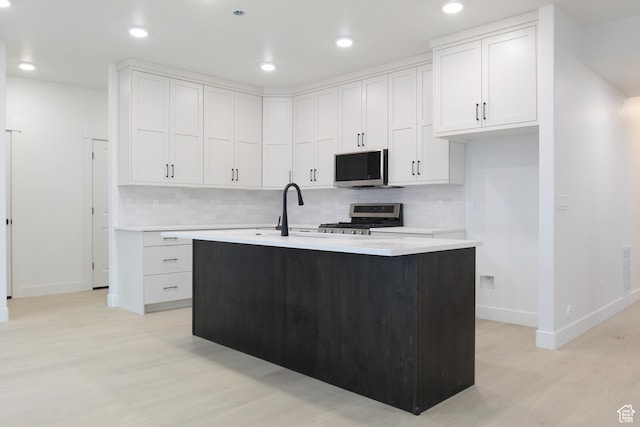 715 E 1250 S, Hyrum, UT 84319 - kitchen with appliances with stainless steel finishes, baseboards, light wood finished floors, tasteful backsplash, and recessed lighting