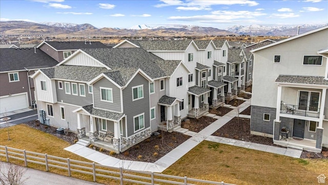 bird's eye view with a mountain view