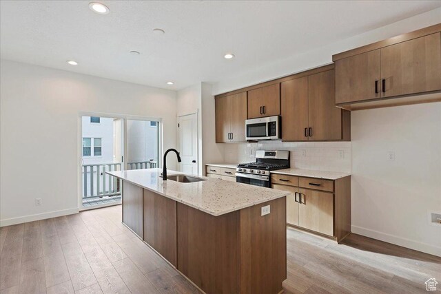 1414 N 1875 W # 131, Layton, UT 84041 - kitchen with appliances with stainless steel finishes, a sink, baseboards, light wood-style floors, and recessed lighting
