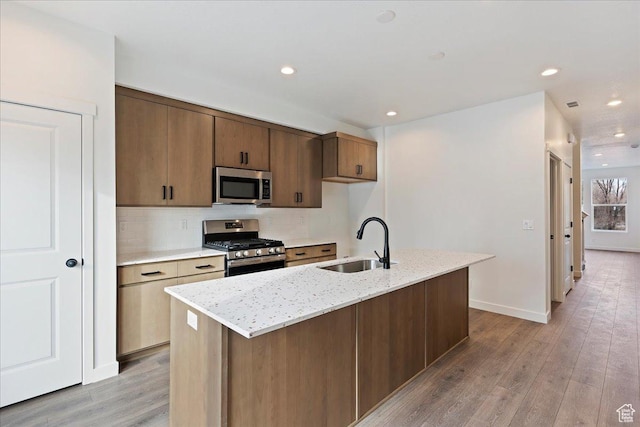 1414 N 1875 W # 131, Layton, UT 84041 - kitchen with appliances with stainless steel finishes, a sink, light wood finished floors, decorative backsplash, and recessed lighting