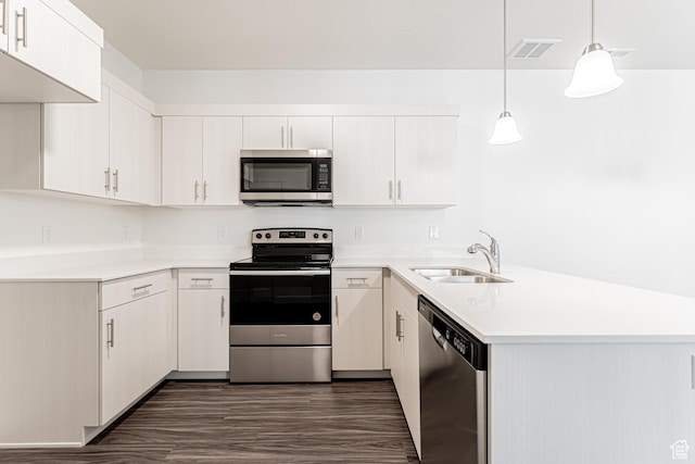 13714 S Hanley Ln Unit Hh204, Riverton, UT 84096 - kitchen with stainless steel appliances, a sink, a peninsula, and light countertops