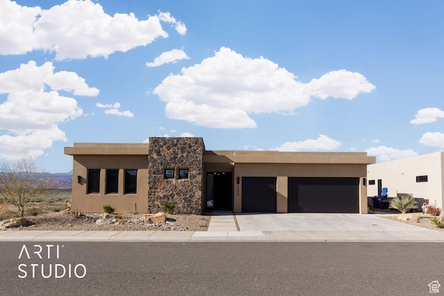 5090 W 3175 S, Hurricane, UT 84737 - southwest-style home featuring a garage