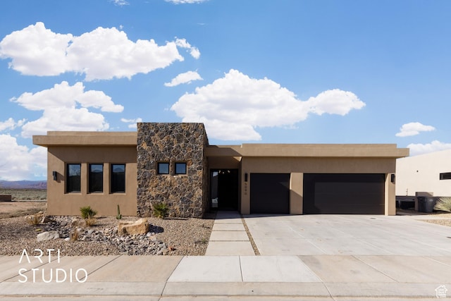 5090 W 3175 S, Hurricane, UT 84737 - pueblo-style home featuring a garage
