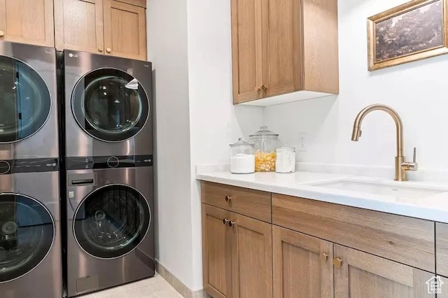 5359 S Pura Cir Unit 142, St George, UT 84790 - washroom with cabinets, stacked washer / drying machine, and sink