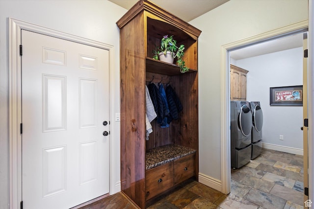 washroom featuring cabinets and washing machine and dryer
