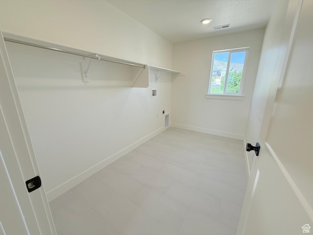 3241 S Red Wolf Dr, Saratoga Springs, UT 84045 - laundry area featuring washer hookup, baseboards, and electric dryer hookup
