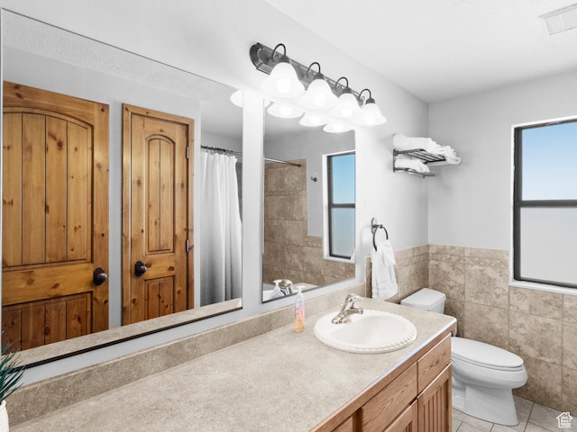3092 S Country Club Way, Garden City, UT 84028 - bathroom with visible vents, a shower with shower curtain, toilet, tile walls, and tile patterned floors