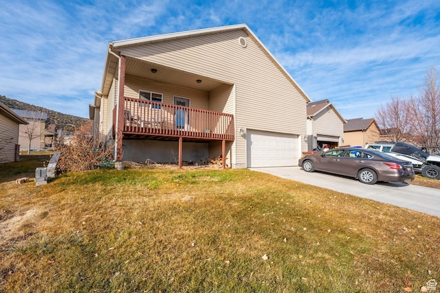 7112 N Mohican Dr E, Eagle Mountain, UT 84005 - view of front facade with a front yard and a garage
