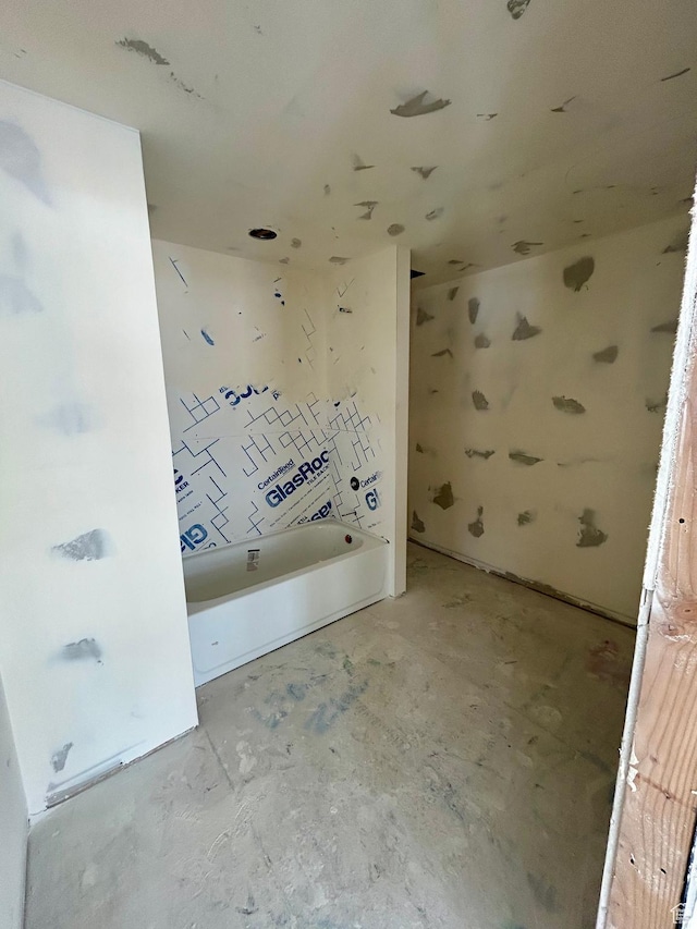 bathroom with a bathtub