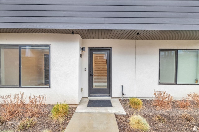 view of exterior entry featuring stucco siding