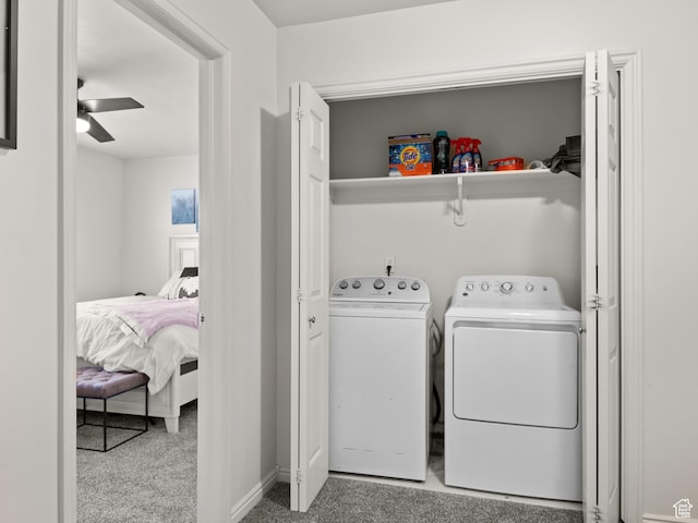 washroom with carpet floors, ceiling fan, and washing machine and clothes dryer