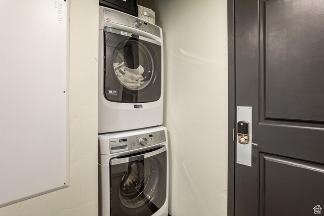692 Main St Unit D, Park City, UT 84060 - laundry room featuring stacked washer and clothes dryer