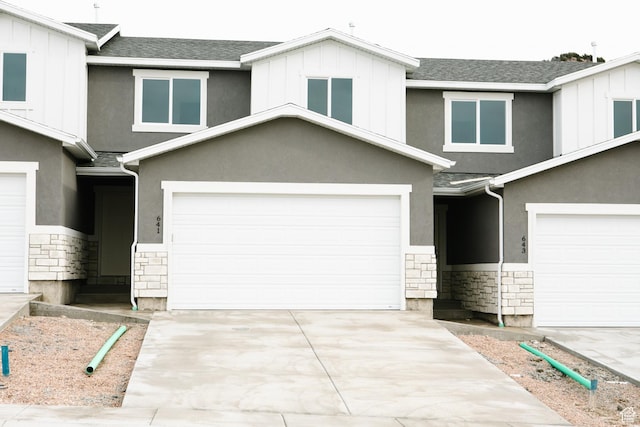 view of front of house featuring a garage