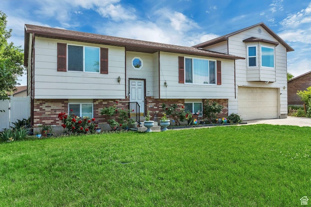 view of front facade featuring a front yard and a garage