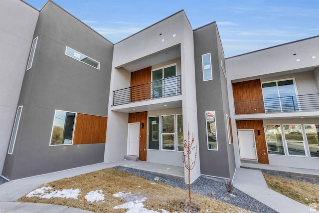 233 E Burch Creek Pl S, Ogden, UT 84405 - contemporary home featuring stucco siding