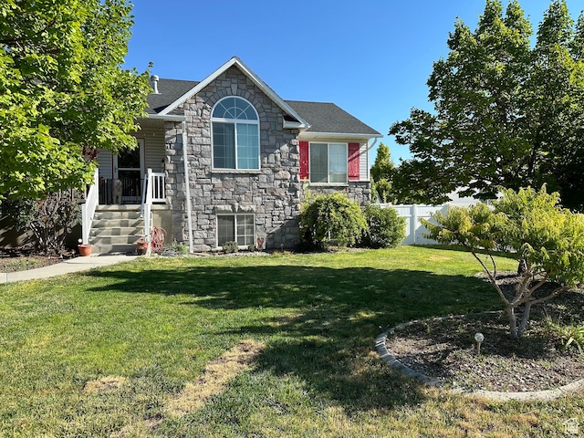 view of front of property with a front yard