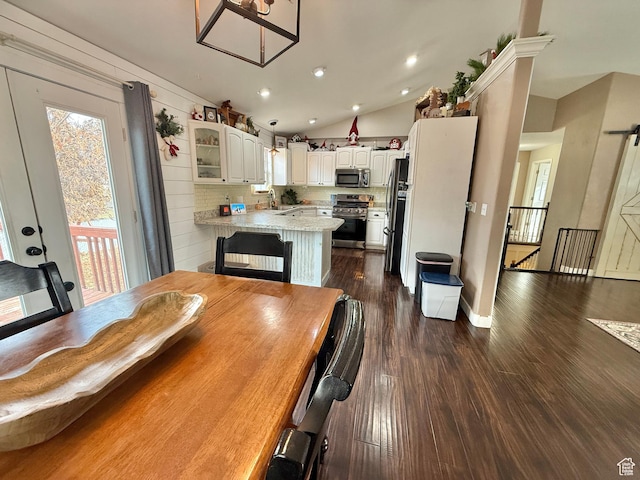952 W 675 N, Tremonton, UT 84337 - dining area featuring lofted ceiling, sink, and dark hardwood / wood-style flooring