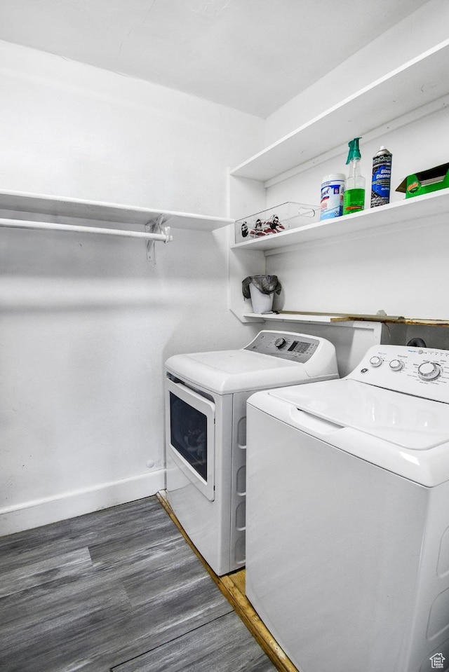 60 S 100 W, Monroe, UT 84754 - laundry room with dark hardwood / wood-style floors and washing machine and dryer
