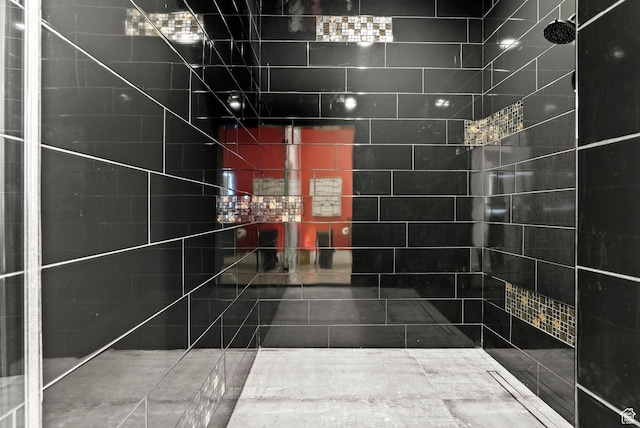 bathroom with a tile shower