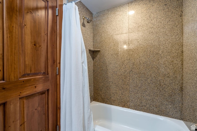 bathroom with shower / tub combo
