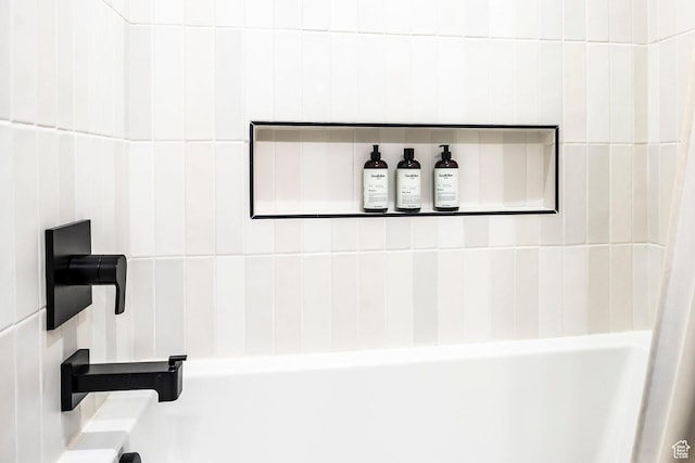 room details featuring a tub