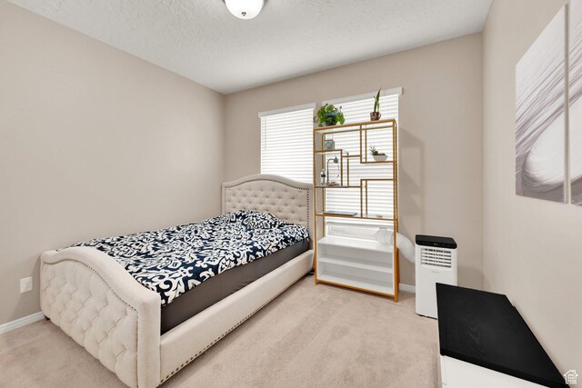 bedroom with carpet floors and baseboards