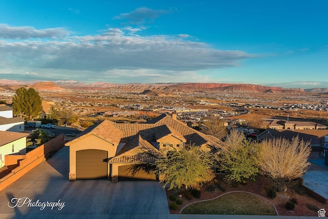 birds eye view of property featuring a mountain view
