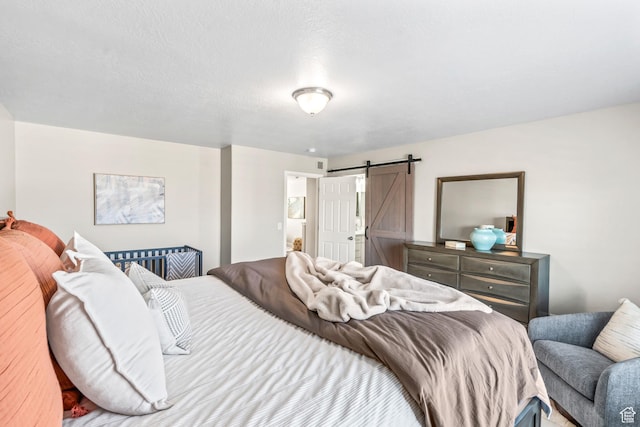 bedroom featuring a barn door