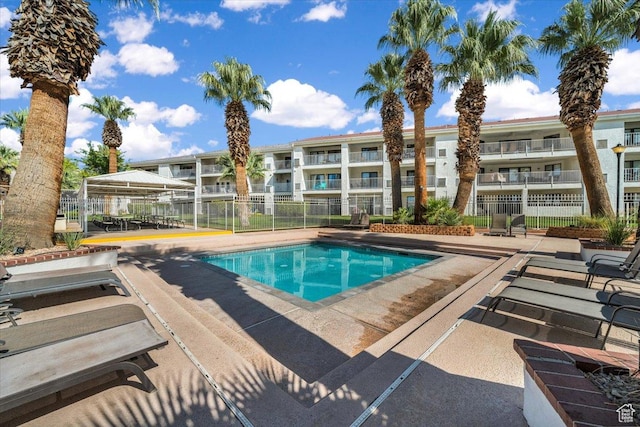 view of swimming pool