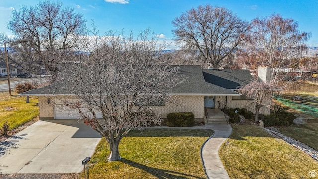 view of front facade with a garage and a front lawn