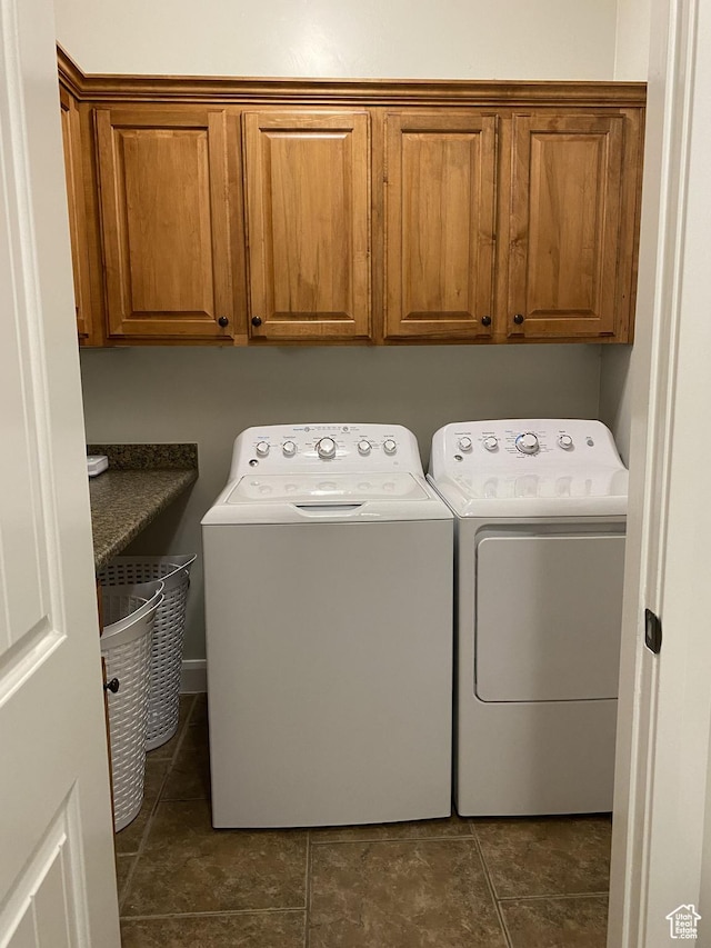 1918 S Mojave Dr, Washington, UT 84780 - laundry room featuring washing machine and dryer, dark tile patterned flooring, and cabinets