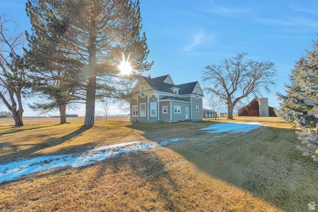 exterior space featuring a front yard